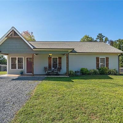 1534 Brock Rd, Yadkinville, NC 27055