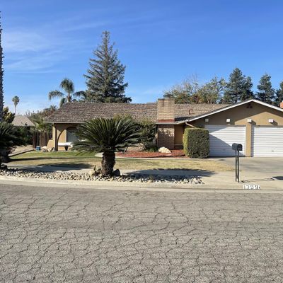 1399 E Boyer Dr, Tulare, CA 93274