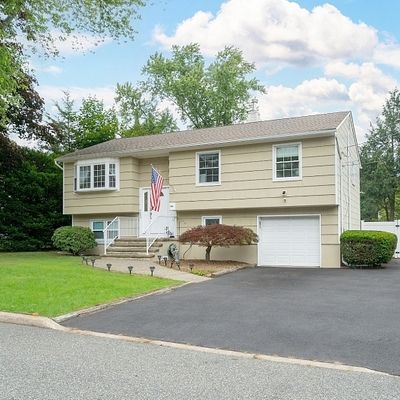 14 Poplar St, Bloomingdale, NJ 07403