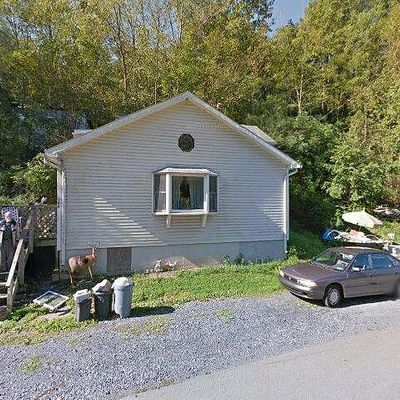 169 Hatch Gravel Rd, Bath, PA 18014