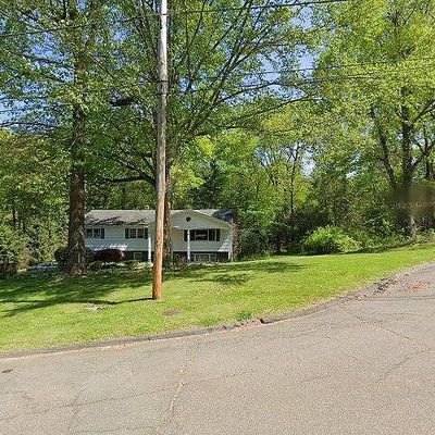 17 Old Oak Rd, Trumbull, CT 06611