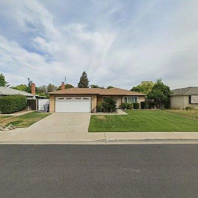 1711 Hampton Ave, Clovis, CA 93611