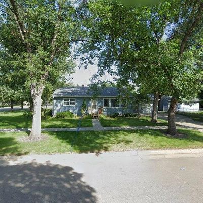 1722 10 Th Ave Nw, East Grand Forks, MN 56721