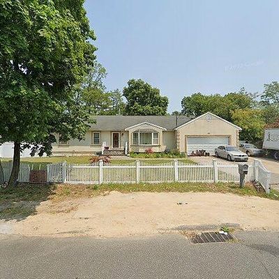 1727 E 3 Rd Ave, Bay Shore, NY 11706