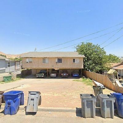 176 Pomegranate St, Woodlake, CA 93286