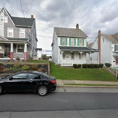 18 W High St, Nazareth, PA 18064