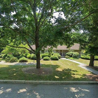 16 Rowantree Dr, Upper Saddle River, NJ 07458