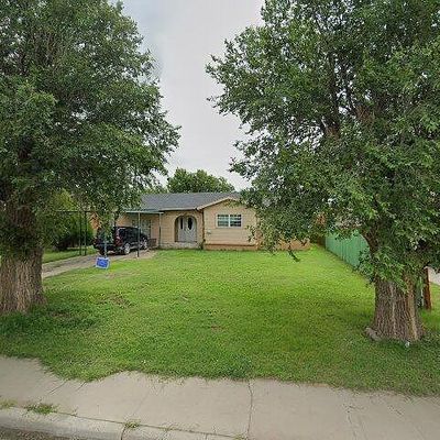 1605 S Colgate St, Perryton, TX 79070