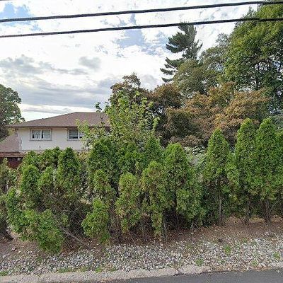 199 Werimus Rd, Woodcliff Lake, NJ 07677