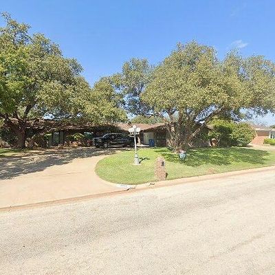 2002 Country Club Dr, Sweetwater, TX 79556