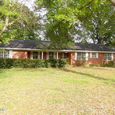 202 Hickory Ln, Batesville, MS 38606