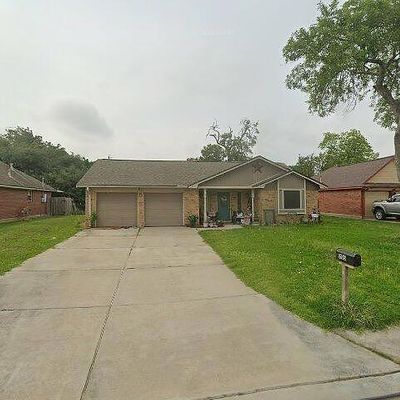 205 Silverbell Cir, Lake Jackson, TX 77566