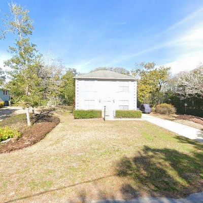 208 Holly Ct, Emerald Isle, NC 28594