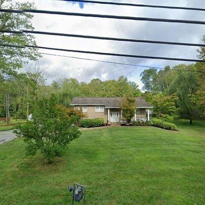 208 Saunders Station Rd, Trafford, PA 15085