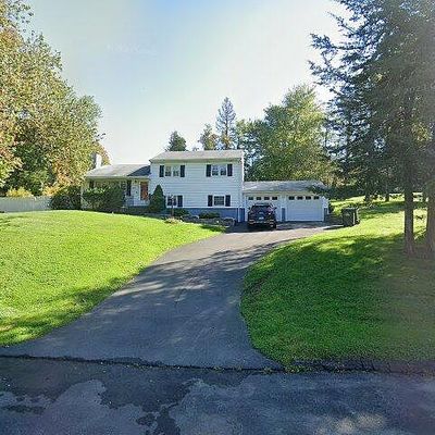 21 Schoolhouse Dr, Danbury, CT 06811