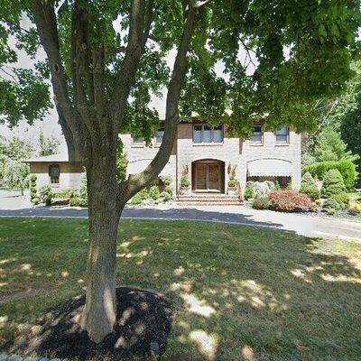 21 Tilden Dr, East Hanover, NJ 07936