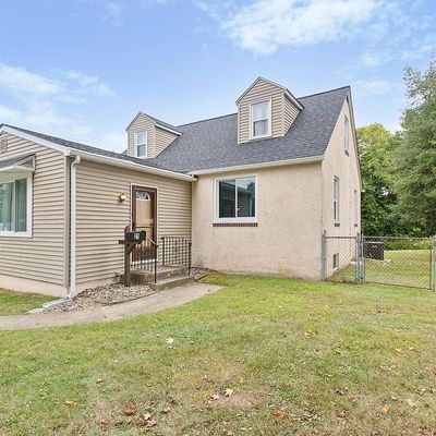 21 Woodland Ave, Norwood, PA 19074