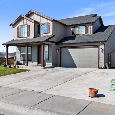 2100 Amber Loop, Yakima, WA 98901