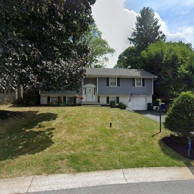 1821 Amity Dr, Lancaster, PA 17601