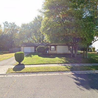 19 Edge Ln, Willingboro, NJ 08046