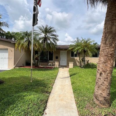 2260 Nw 82 Nd Way, Pembroke Pines, FL 33024