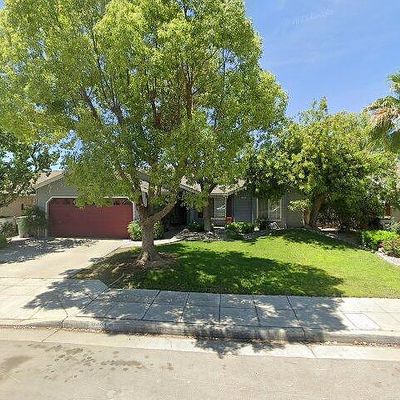 2261 N Milburn Ave, Fresno, CA 93722