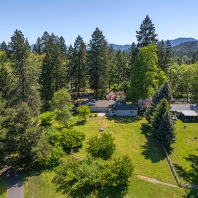 2278 Hubbard Ln, Grants Pass, OR 97527