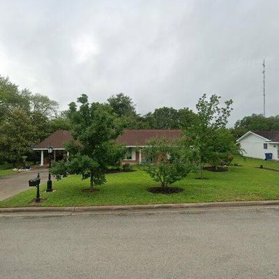 228 W Palm St, Bellville, TX 77418