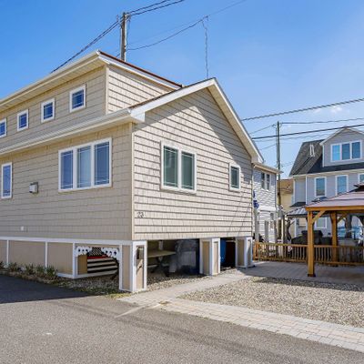 23 Sea Way, Lavallette, NJ 08735