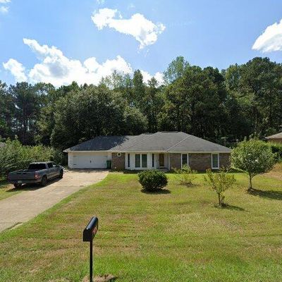 233 Cedar Dr, Smiths Station, AL 36877