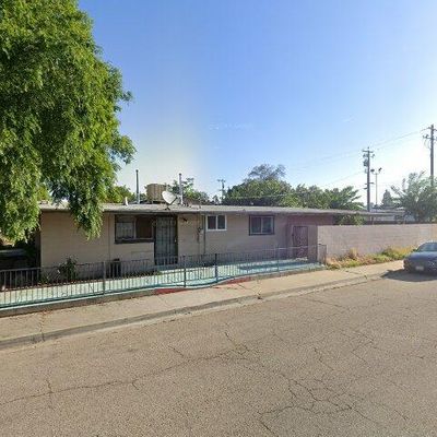 236 K St, Sanger, CA 93657