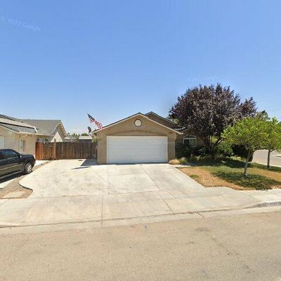 2381 S Sabre Ave, Fresno, CA 93727