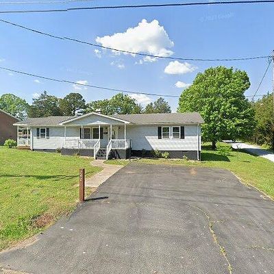 242 Dodd St, Chase City, VA 23924