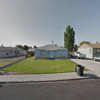 213 W Ridge Rd, Moses Lake, WA 98837