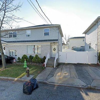 22 Greencroft Ln, Staten Island, NY 10308