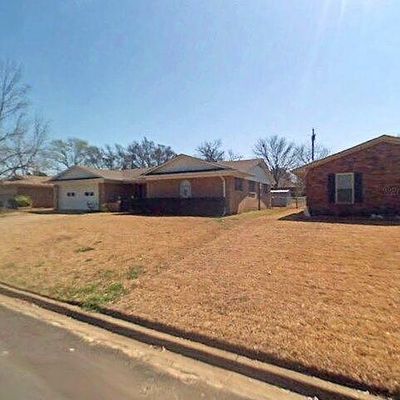 2210 Shiloh St, Denison, TX 75020