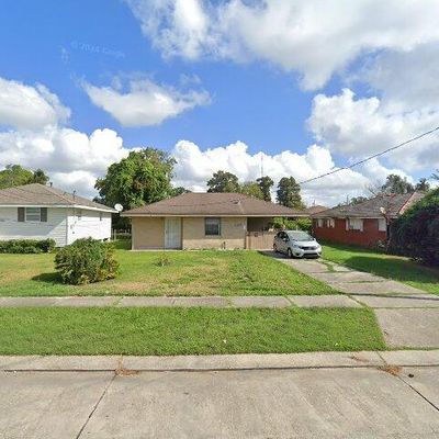 2215 Newton St, Gretna, LA 70053