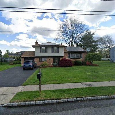 27 Alan Dr, Fairfield, NJ 07004