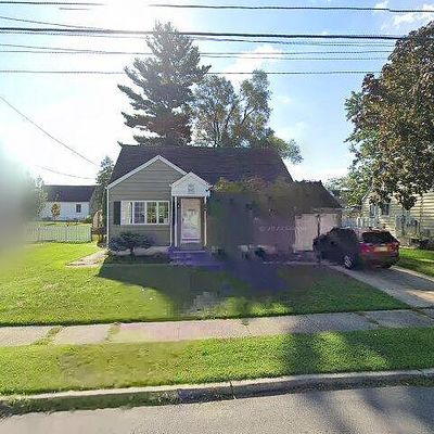 27 Baltusrol St, Trenton, NJ 08690