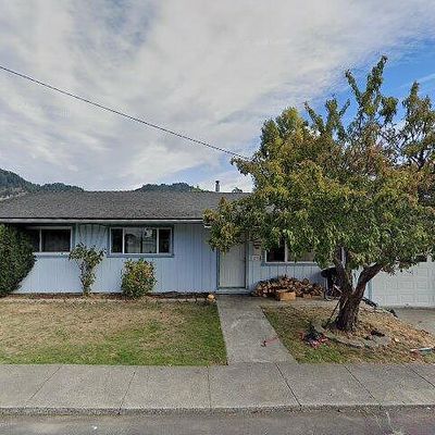 270 Cherry Ln, Rio Dell, CA 95562