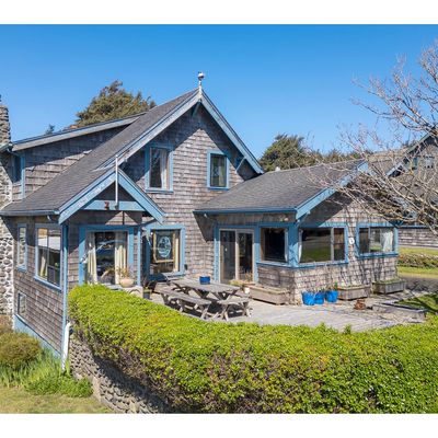 272 W Nebesna St, Cannon Beach, OR 97110