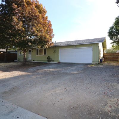 2746 Crater Lake Ave, Medford, OR 97504