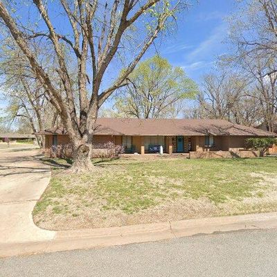 2915 Woodbriar Sq, Enid, OK 73703