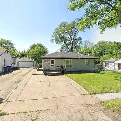 2510 E 38 Th St, Des Moines, IA 50317