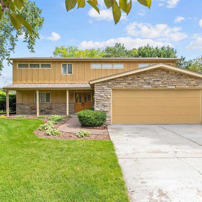 2520 E Crestview Drive, Appleton, WI 54915