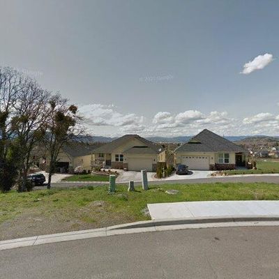 2539 Herrington Way, Medford, OR 97504