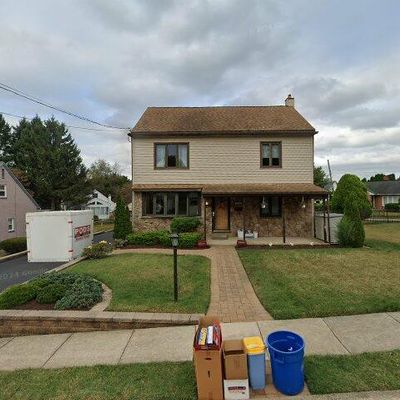 2573 Radcliffe Rd, Broomall, PA 19008