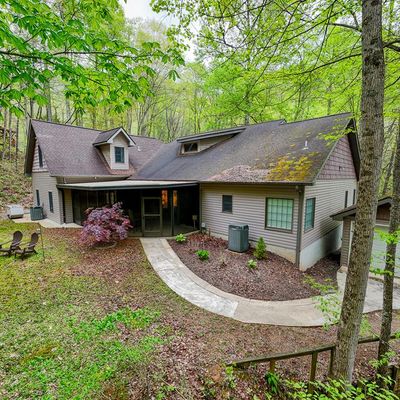 26 Seminole Dr, Whittier, NC 28789