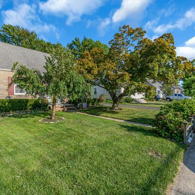 31 Henry St, Shrewsbury, NJ 07702