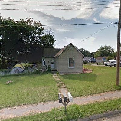 310 Maple Ave, Smithville, MO 64089